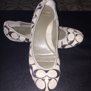 EUC Coach Aria gloss signature suede ballet flat